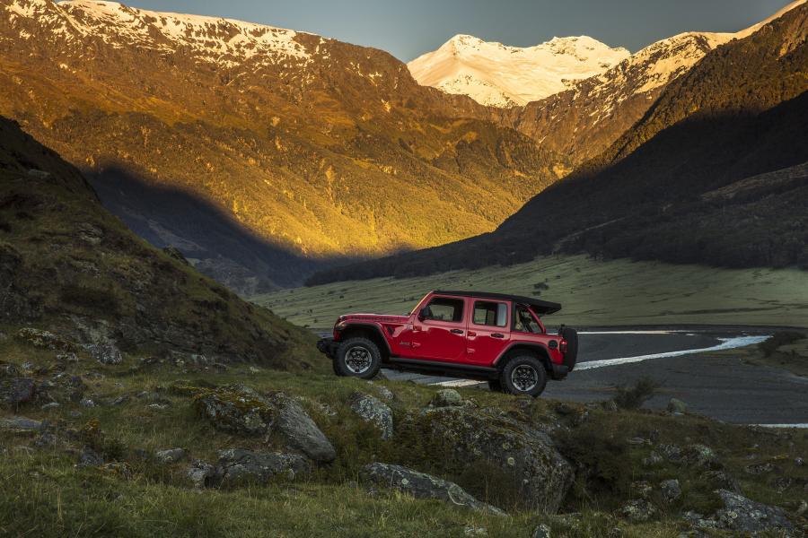  Jeep Wrangler Unlimited Rubicon (JL) 2018 года  (NA) (фото 2 из 40)